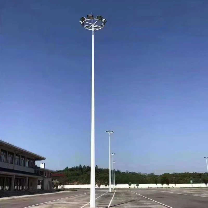 Les pôles de mât élevé illuminent